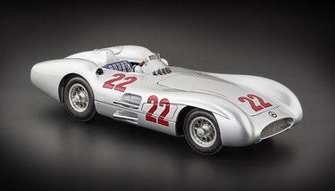 Модель автомобиля Mercedes W196R Stromlinie No.22 GP France 1954 Herrmann Limited Edition 1000 pcs.